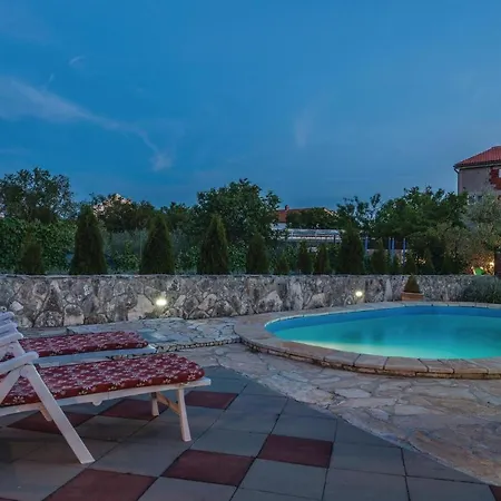 Holiday home 3 Bedroom Beautiful In Zemunik Gornji