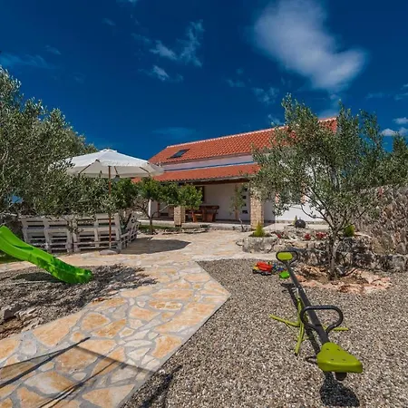 3 Bedroom Beautiful In Zemunik Gornji Vlasnovic