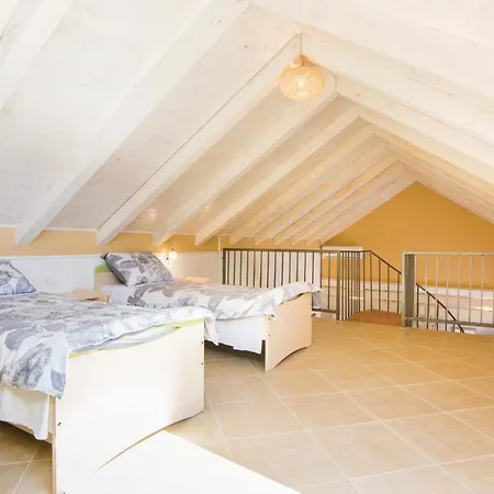 3 Bedroom Beautiful In Zemunik Gornji *
