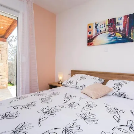3 Bedroom Beautiful In Zemunik Gornji