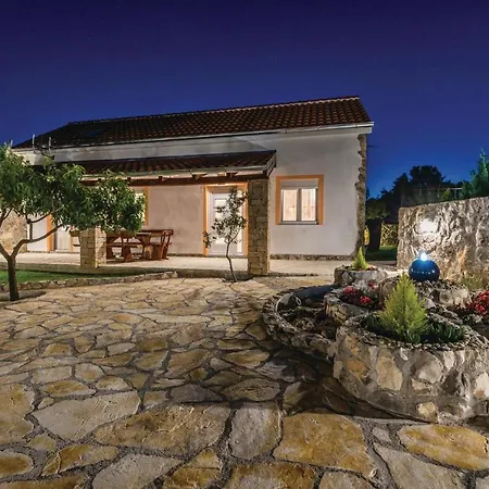 3 Bedroom Beautiful In Zemunik Gornji *